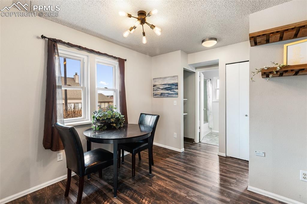 Image 4 of 26: Dining Area