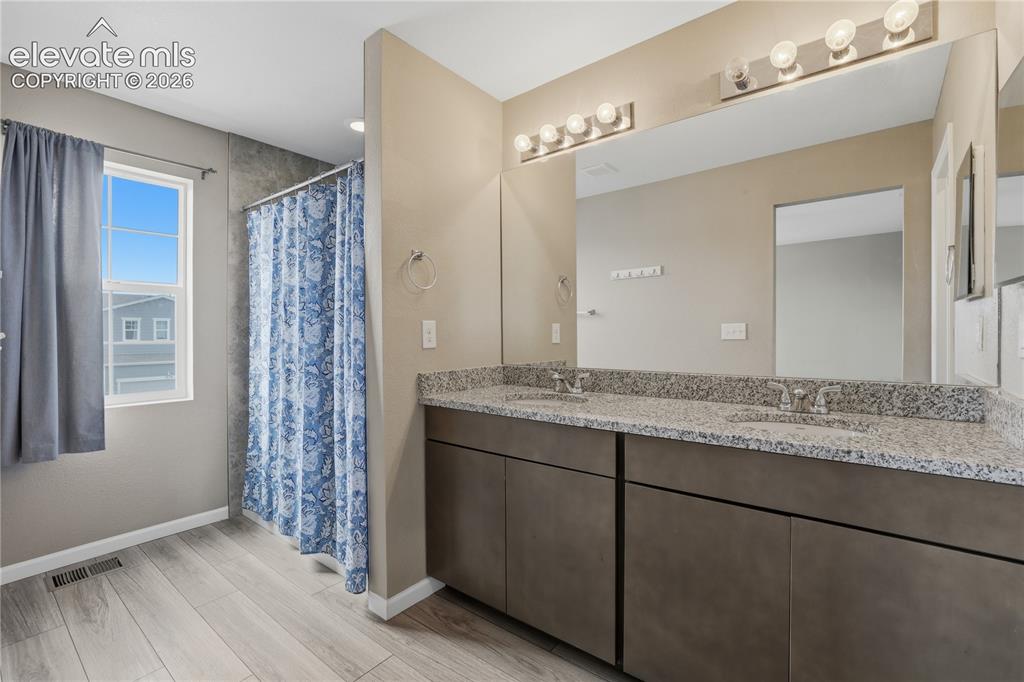 Image 12 of 25: Bathroom