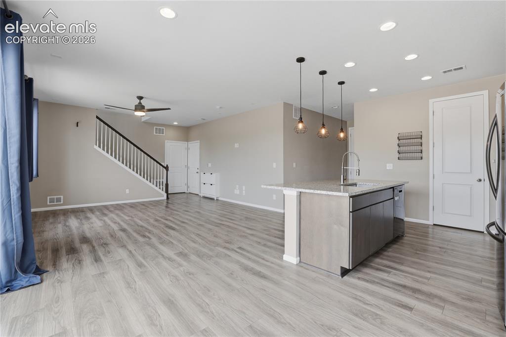 Image 6 of 25: Kitchen
