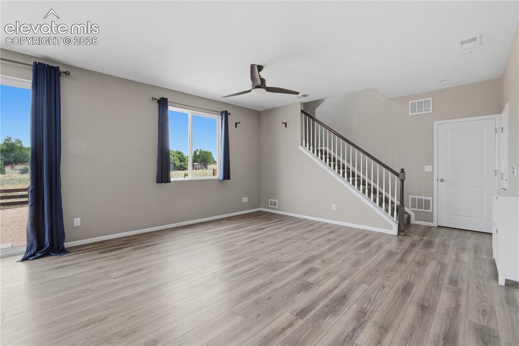 Image 7 of 25: Living Room