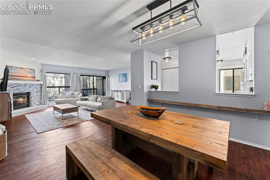 Image 10 of 38: Dining Area