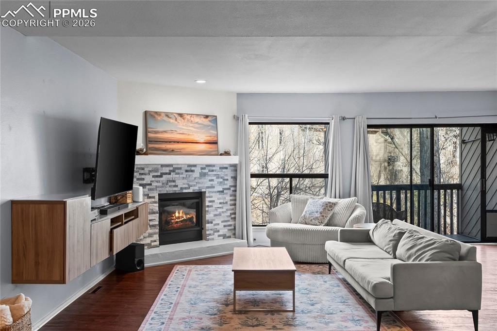 Image 11 of 38: Living Room