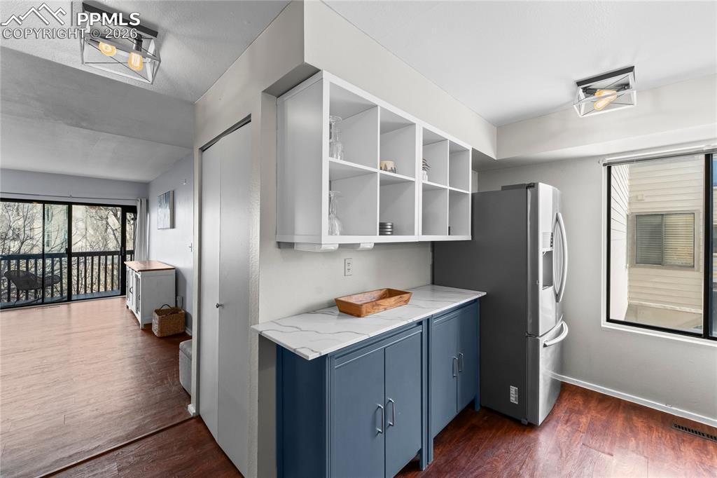 Image 16 of 38: Kitchen