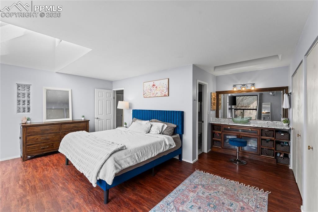 Image 32 of 38: Bedroom