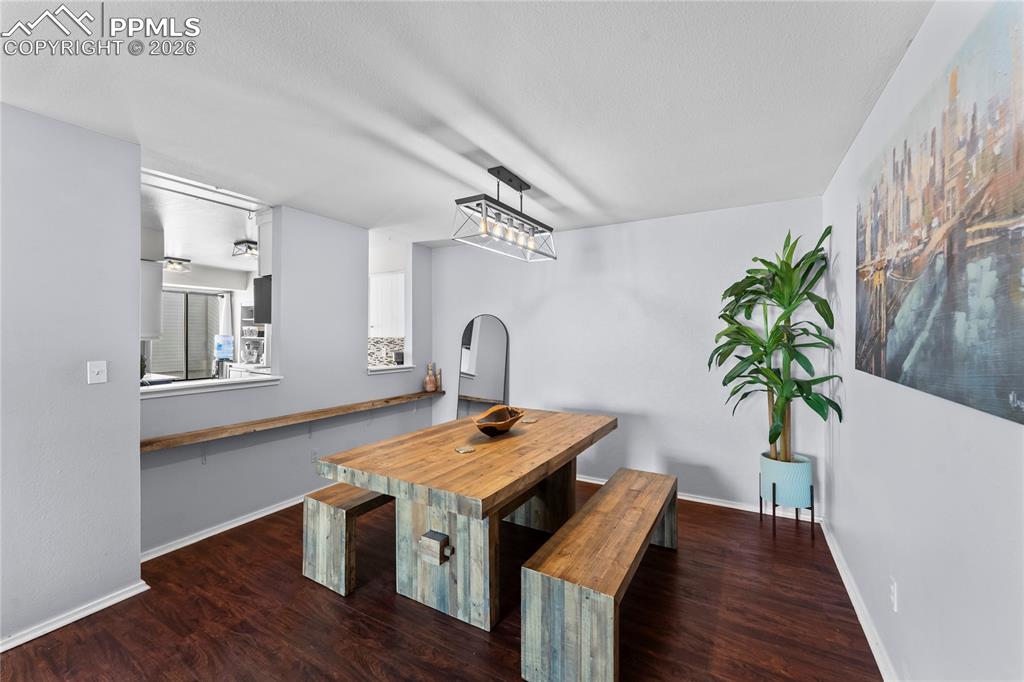 Image 9 of 38: Dining Area