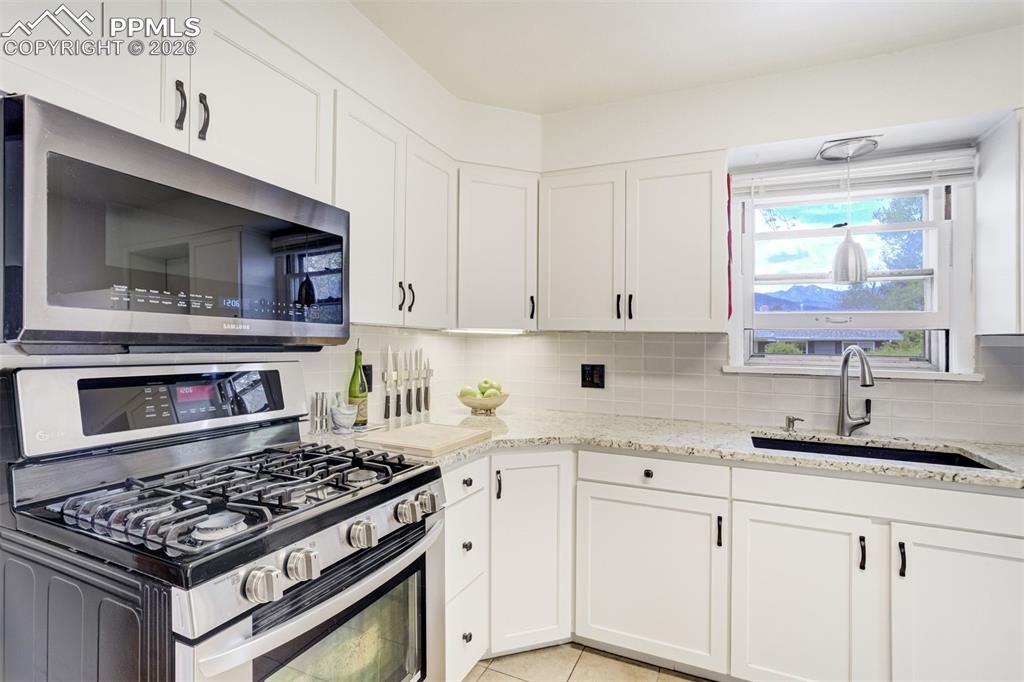Image 11 of 50: Kitchen