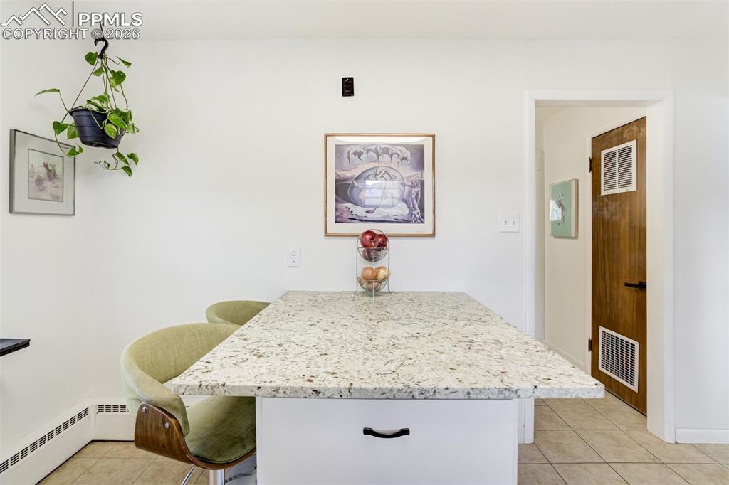 Image 14 of 50: Kitchen