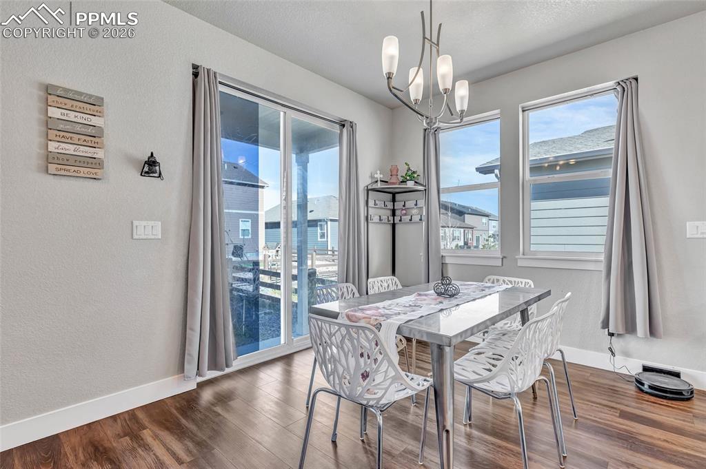 Image 20 of 39: Dining Area