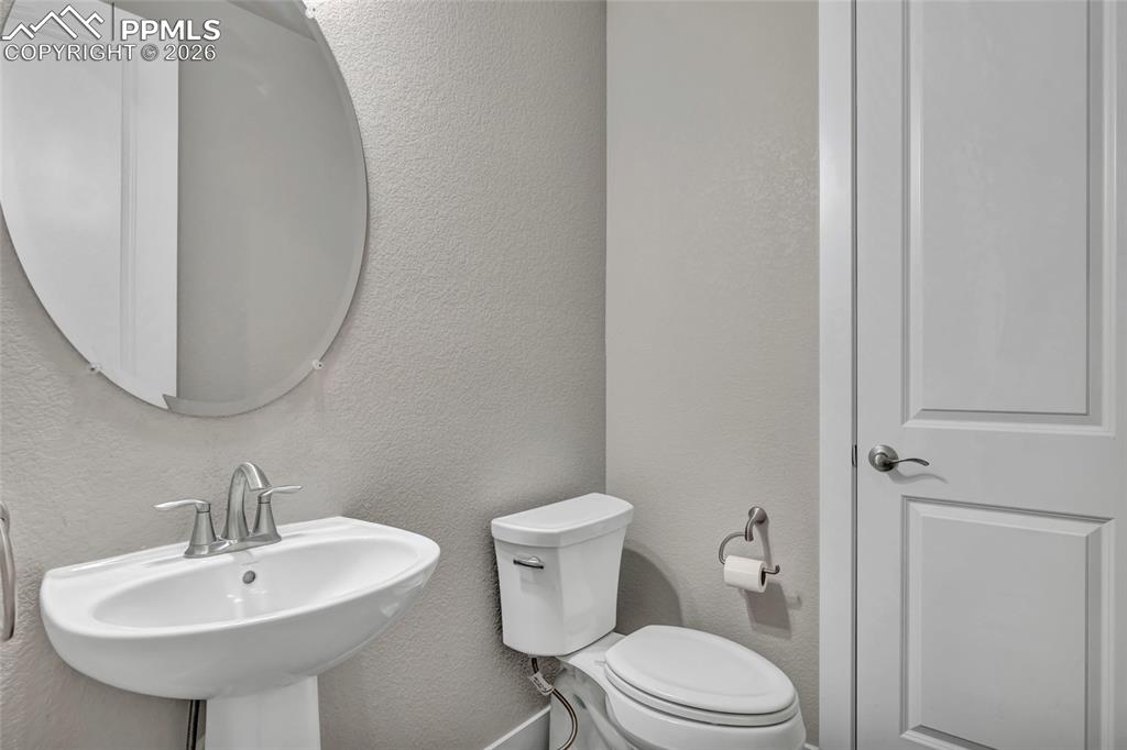 Image 29 of 39: Bathroom