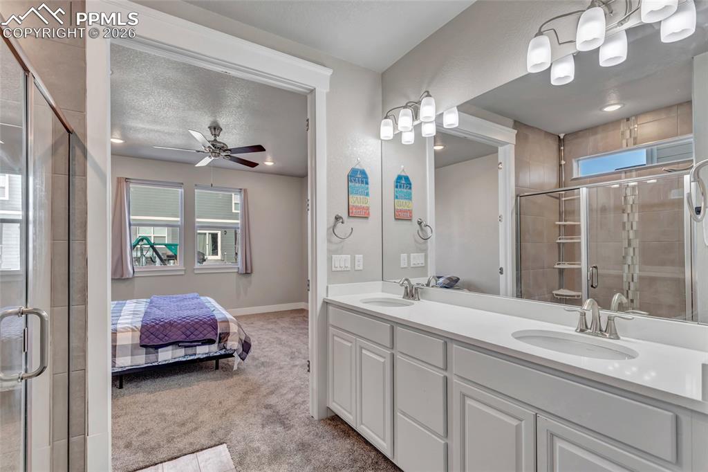 Image 31 of 39: Bathroom