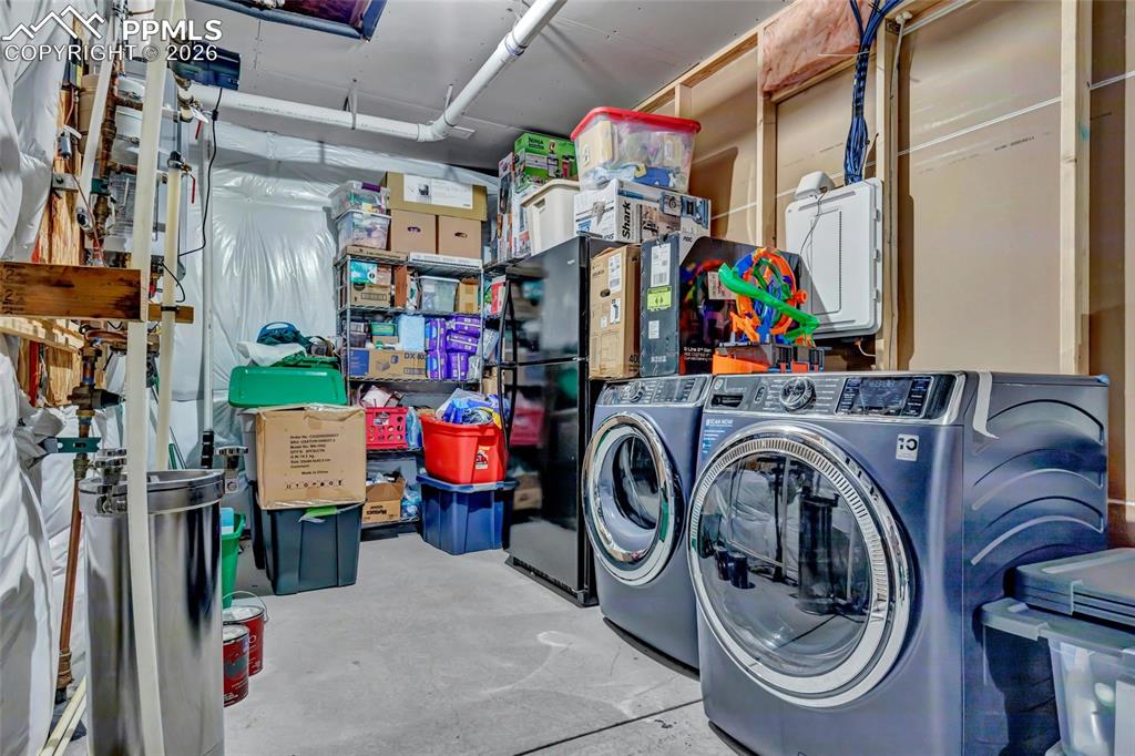 Image 34 of 39: Laundry