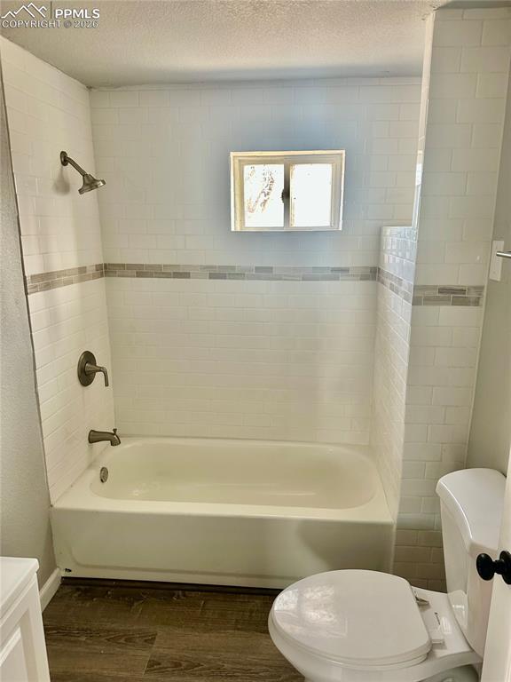 Image 14 of 21: Bathroom