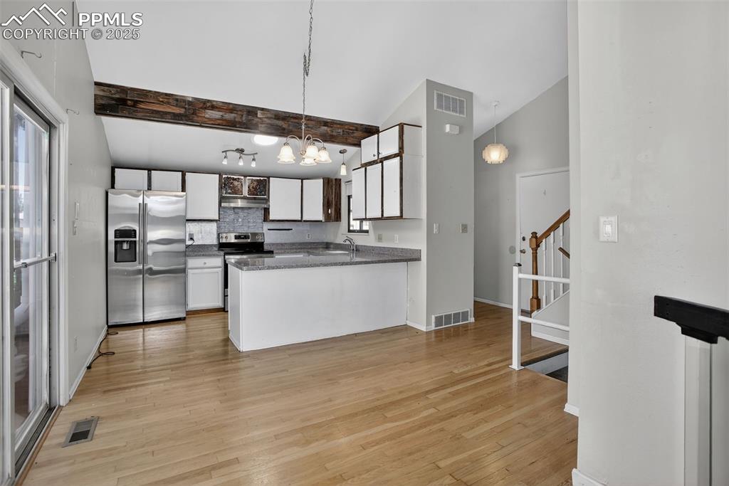 Image 10 of 46: Kitchen