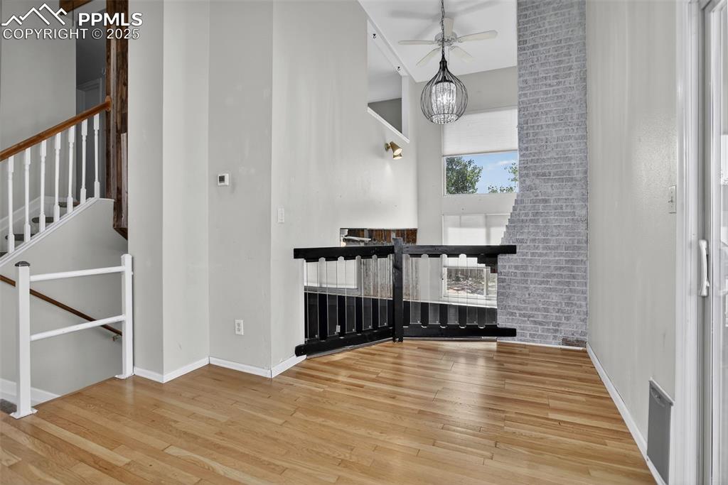 Image 15 of 46: Dining Area