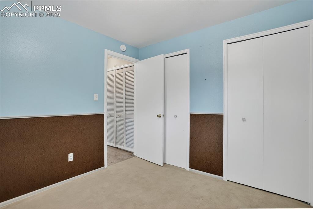 Image 28 of 46: Bedroom