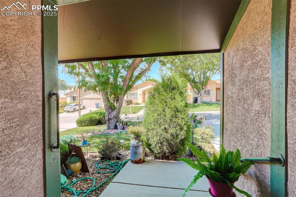 Image 7 of 46: Entry