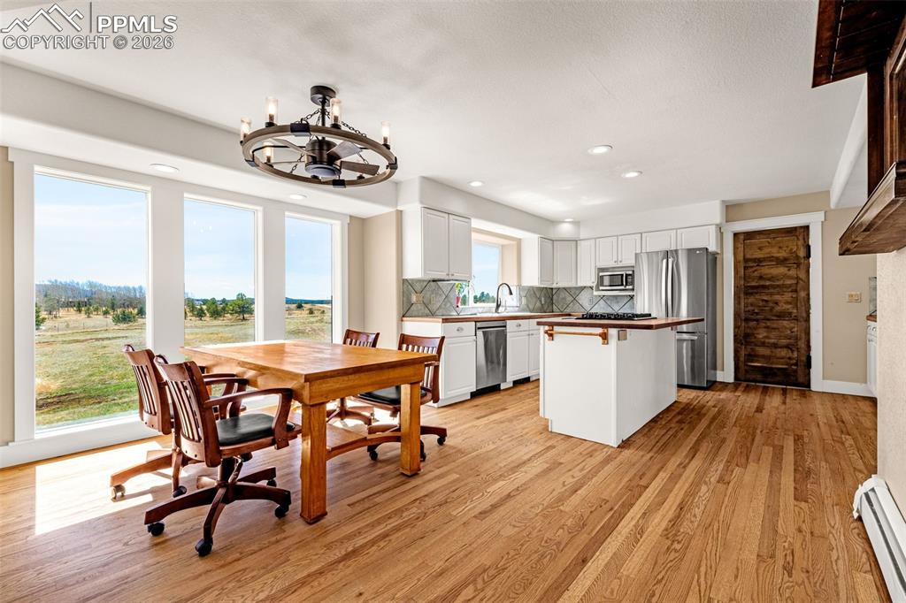 Image 13 of 48: Eat in kitchen area