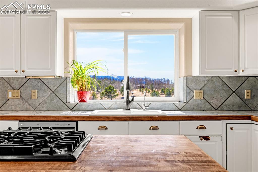 Image 14 of 48: Pikes peak view from kitchen sink