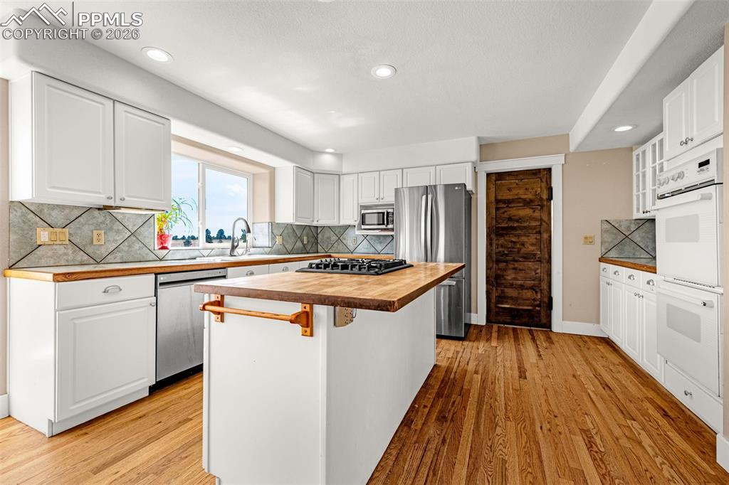 Image 15 of 48: Large kitchen w/ door to laundry & garage
