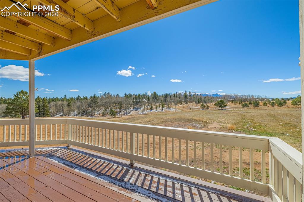 Image 38 of 48: Deck