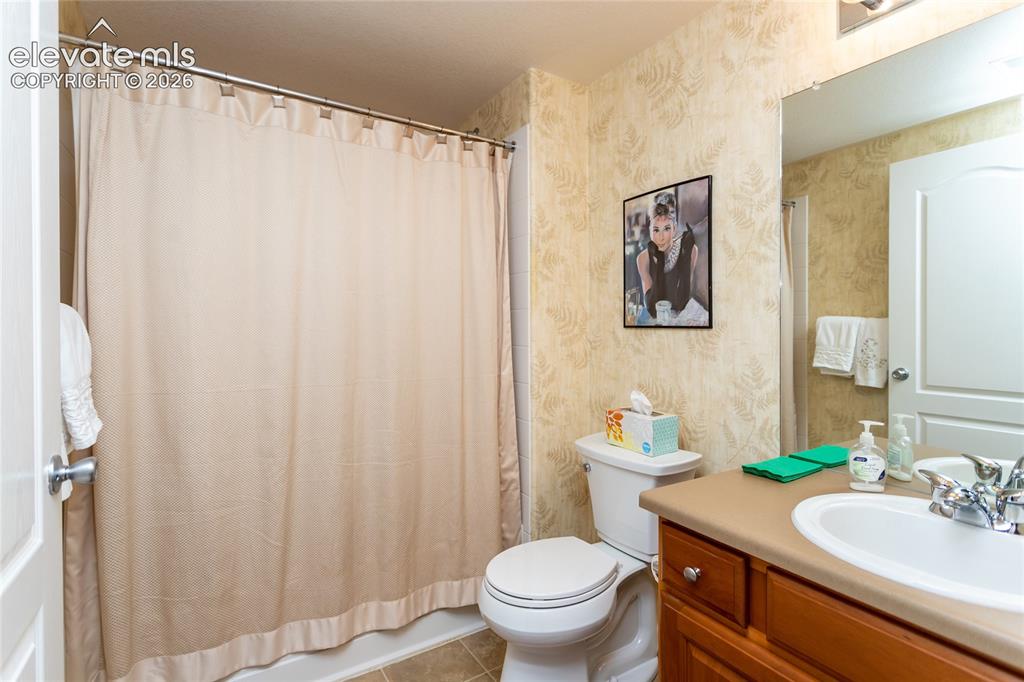 Image 37 of 48: This bathroom has plenty of room & storage.