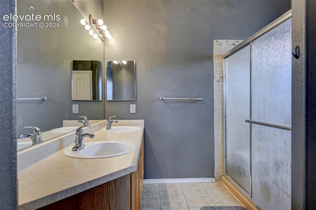 Image 15 of 29: Bathroom