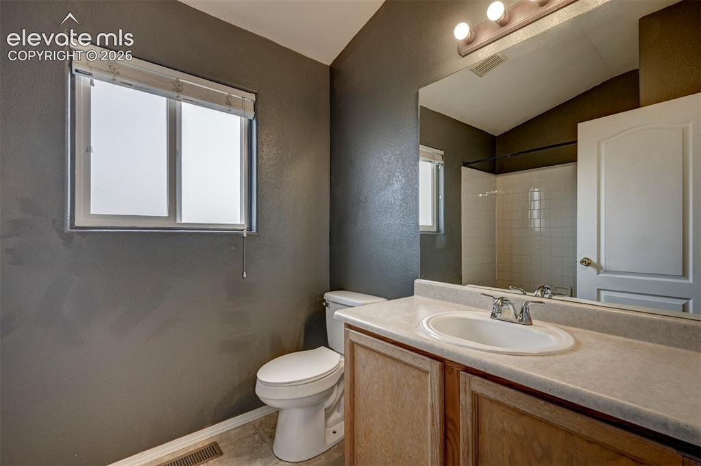 Image 19 of 29: Bathroom