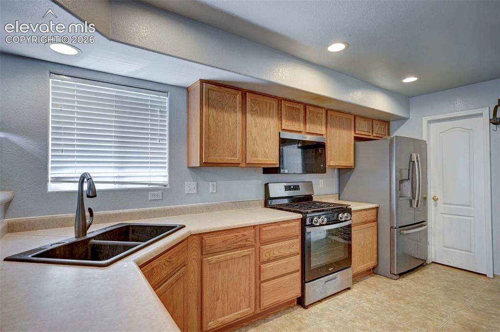 Image 7 of 29: Kitchen