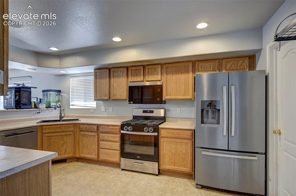Image 8 of 29: Kitchen