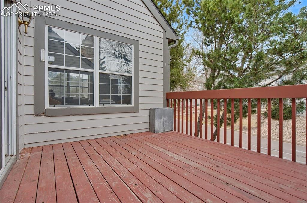 Image 25 of 36: Deck