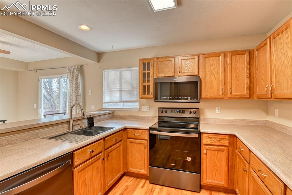 Image 6 of 45: Kitchen