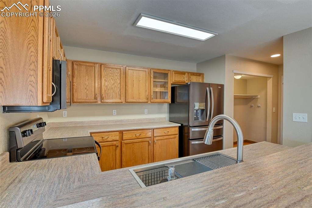 Image 8 of 45: Kitchen