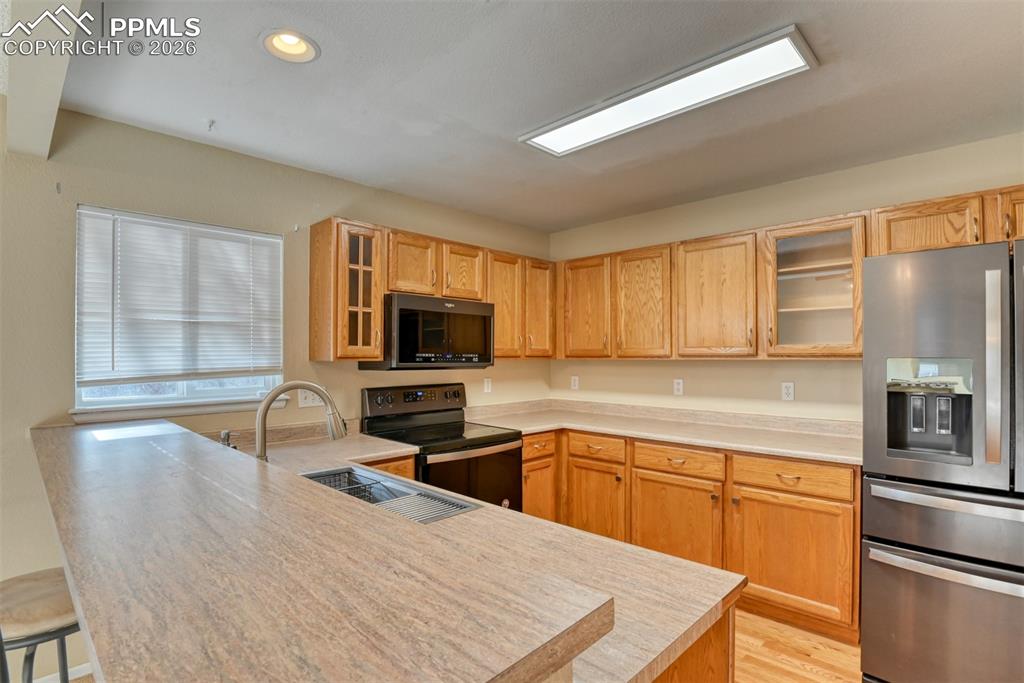 Image 9 of 45: Kitchen