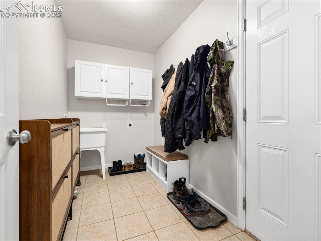 Image 14 of 34: Mud Room