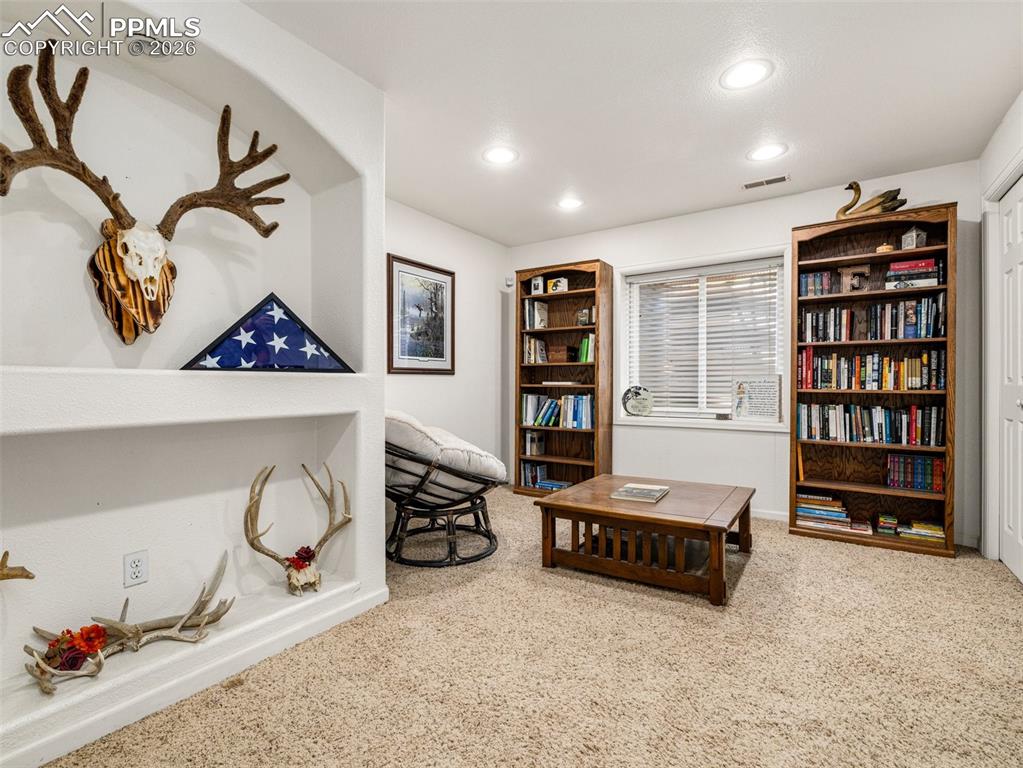 Image 22 of 34: Sitting Room