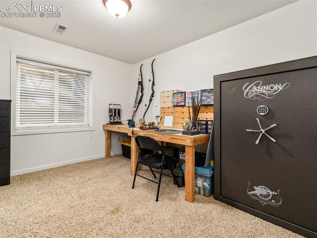 Image 27 of 34: Office