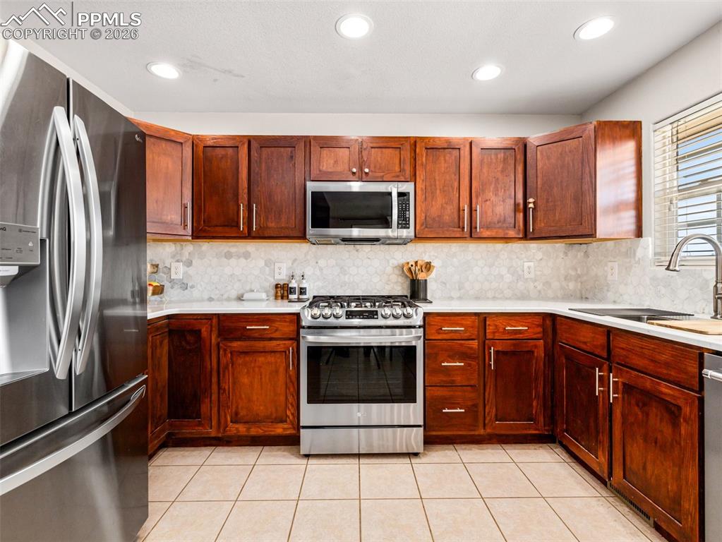 Image 7 of 34: Kitchen