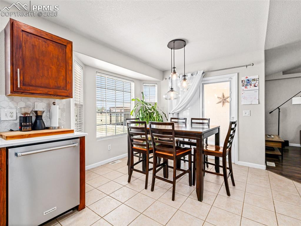 Image 8 of 34: Dining Area