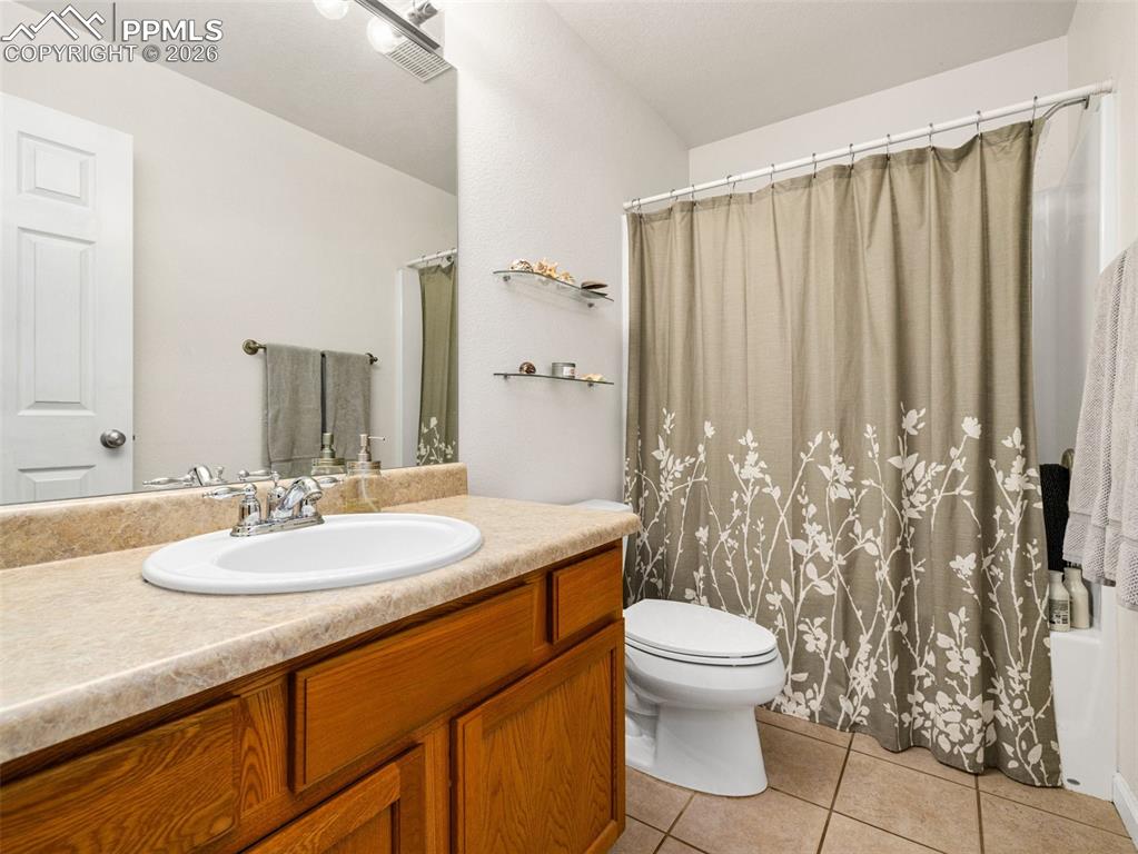 Image 9 of 34: Bathroom