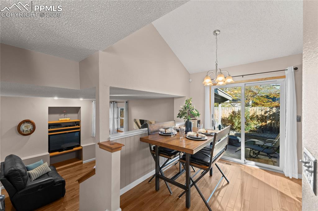 Image 13 of 37: Dining Area