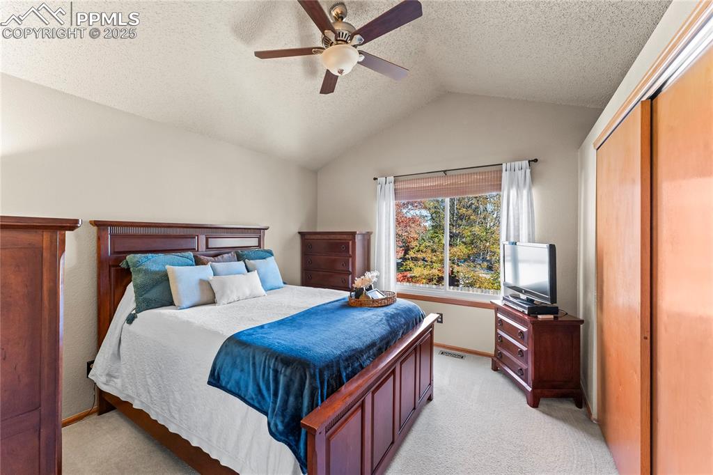 Image 18 of 37: Bedroom