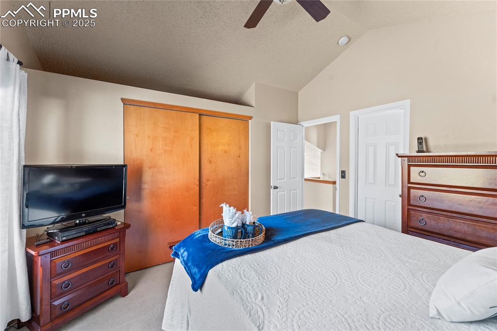 Image 19 of 37: Bedroom