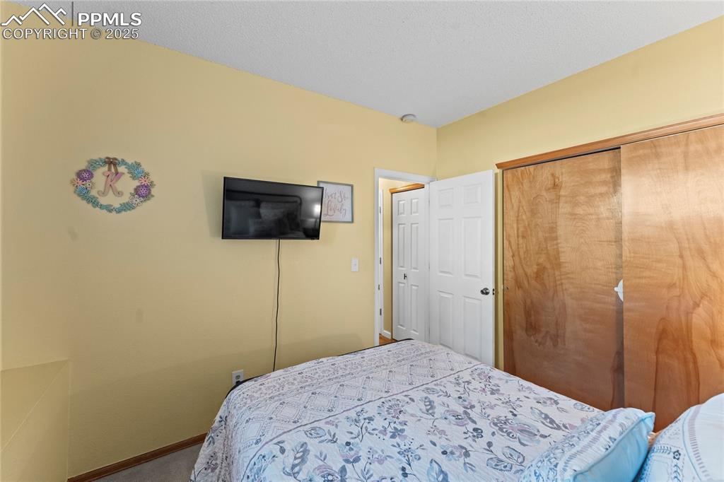 Image 27 of 37: Bedroom