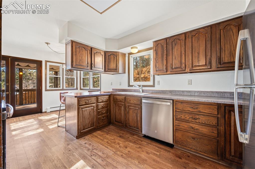 Image 11 of 40: Kitchen