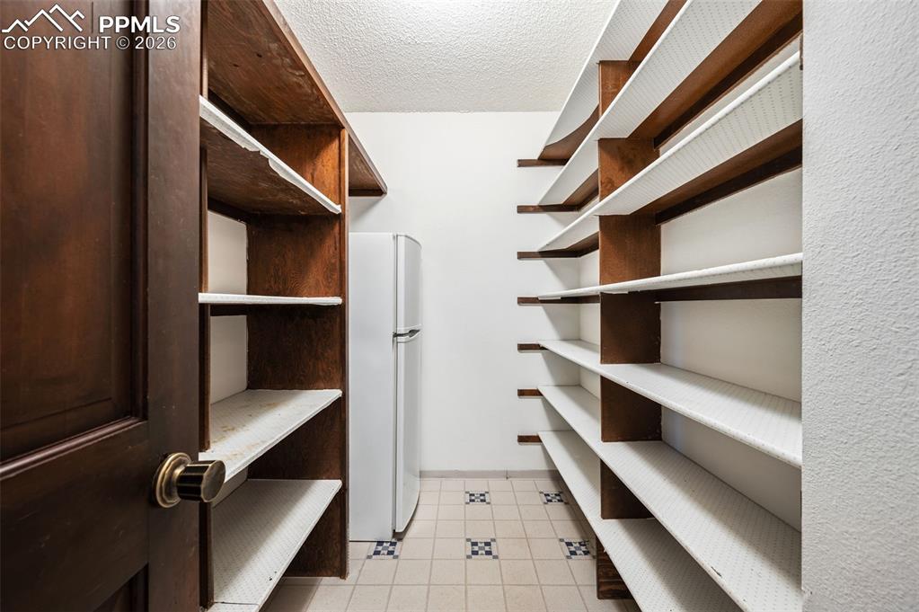 Image 13 of 40: Closet