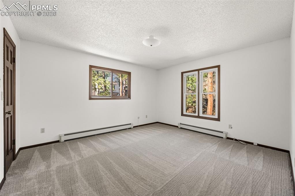 Image 15 of 40: Bedroom