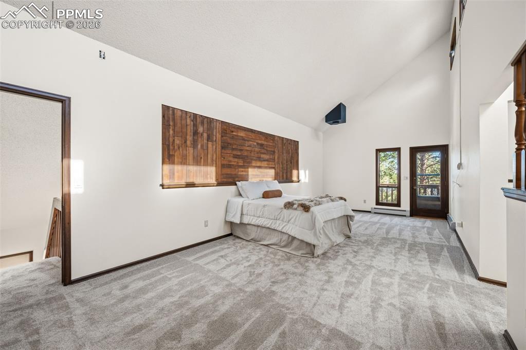 Image 18 of 40: Bedroom