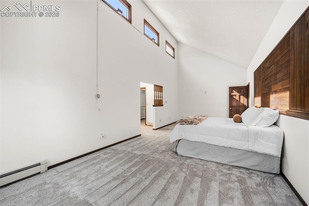 Image 19 of 40: Bedroom