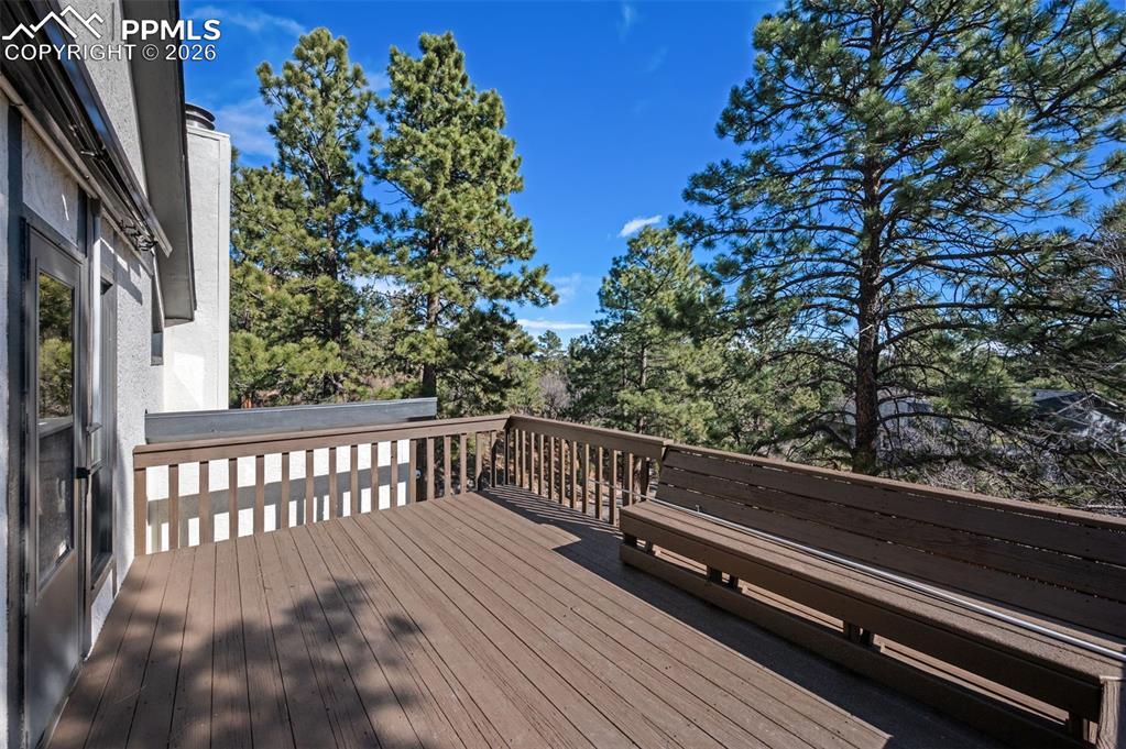 Image 20 of 40: Deck