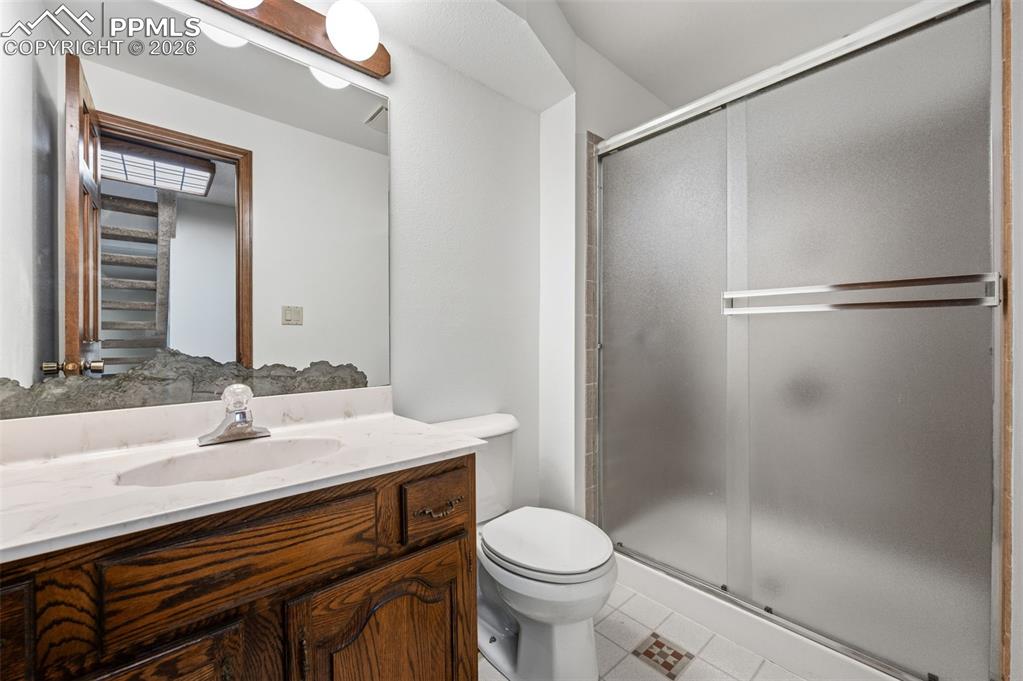 Image 27 of 40: Bathroom